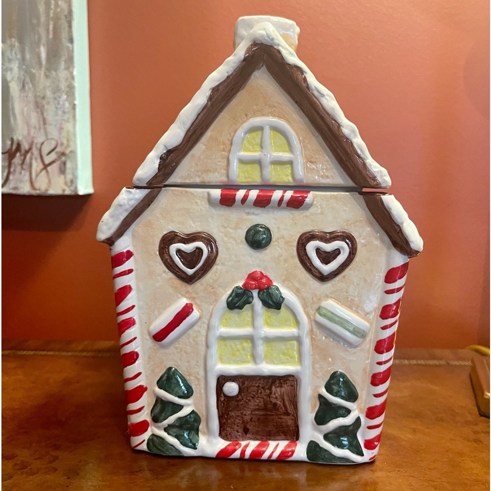 Vintage  "THE COOKS BAZAAR" Gingerbread House Ceramic Cookie Jar